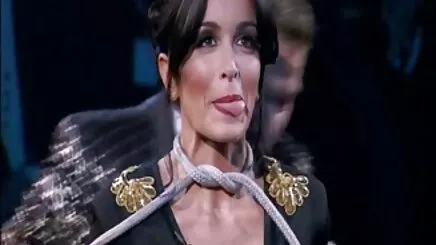 Kız siyah bir adama ihtiyacı türbanlı konulu porno var