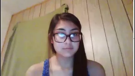 Tüylü kedi ile konulu turk sex anal cam üzerinde oynuyor